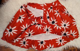 Falda flores roja