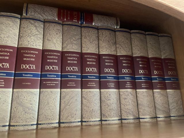 Vendo enciclopedia con diccionario