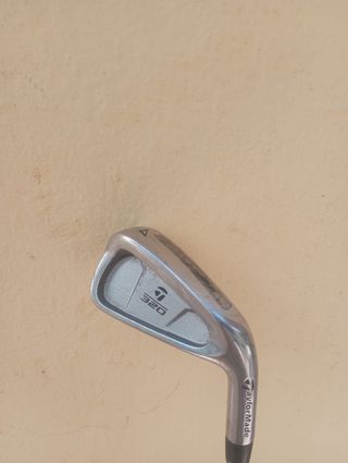 TAYLORMADE  320 IRON 4