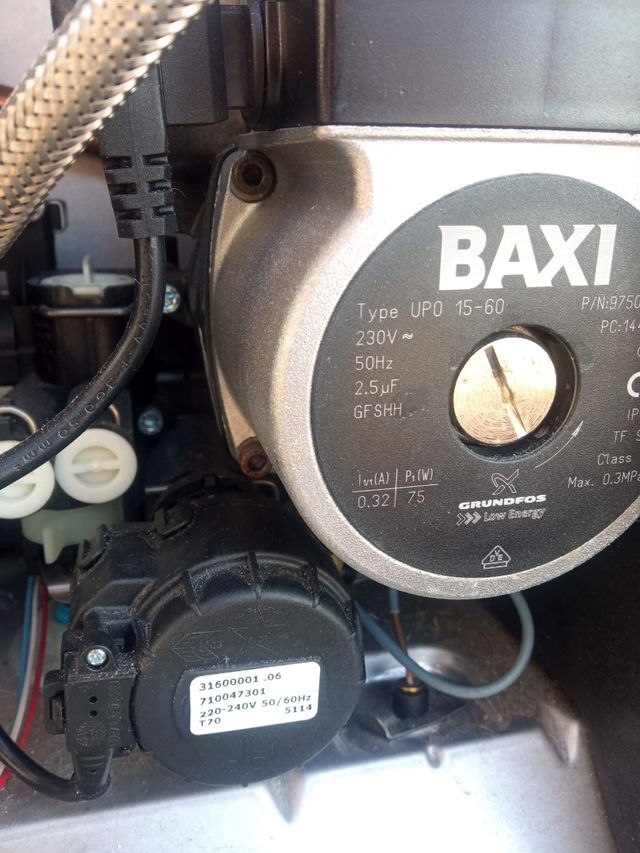 Bomba agua caldera Roca Baxi