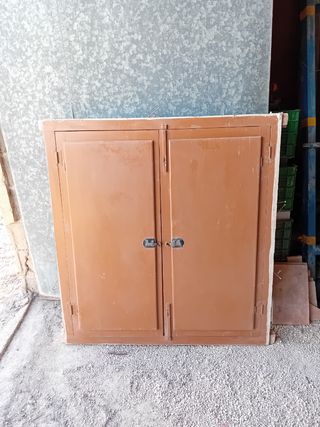 Ventanas de madera con contraventanas. 