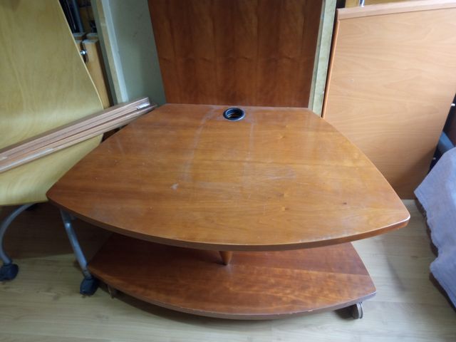 mueble de muy buena calidad color cerezo