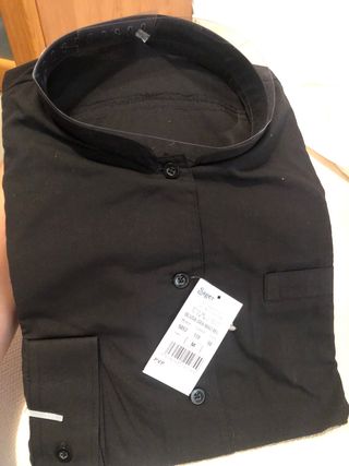 Camisa negra camarera cuello mao
