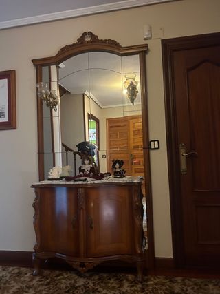 Mueble de entrada con espejo y mármol