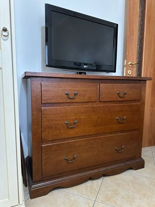 Cassettiera e due comodini artigianali 