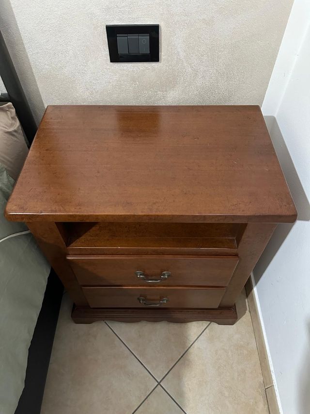 Cassettiera e due comodini artigianali