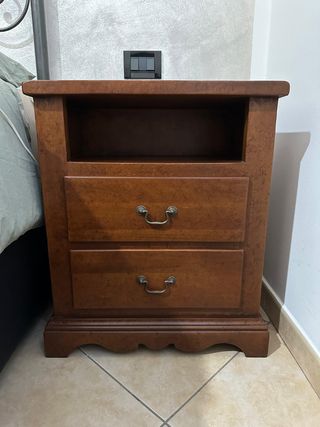 Cassettiera e due comodini artigianali 