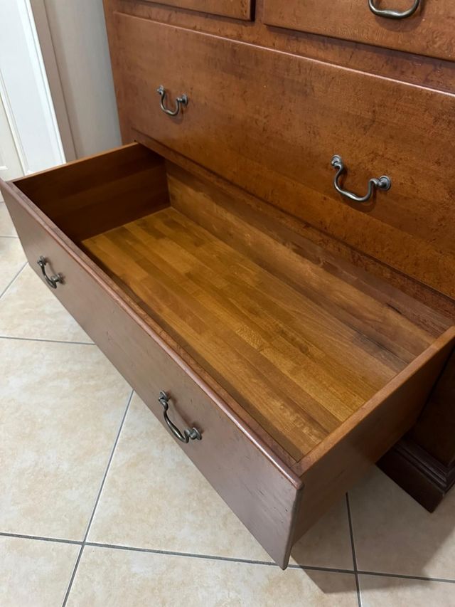 Cassettiera e due comodini artigianali