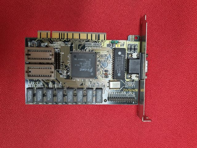 Tarjeta gráfica Trident PCI TGUI9440AGi