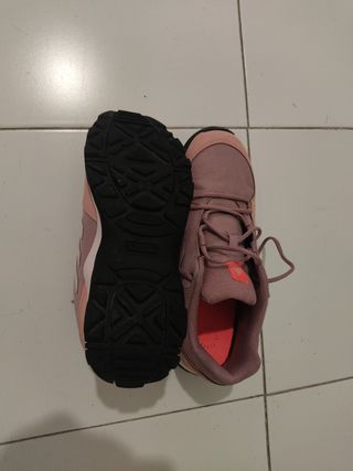 Botas de montaña  de marca Adidas, talla 37  1/2,