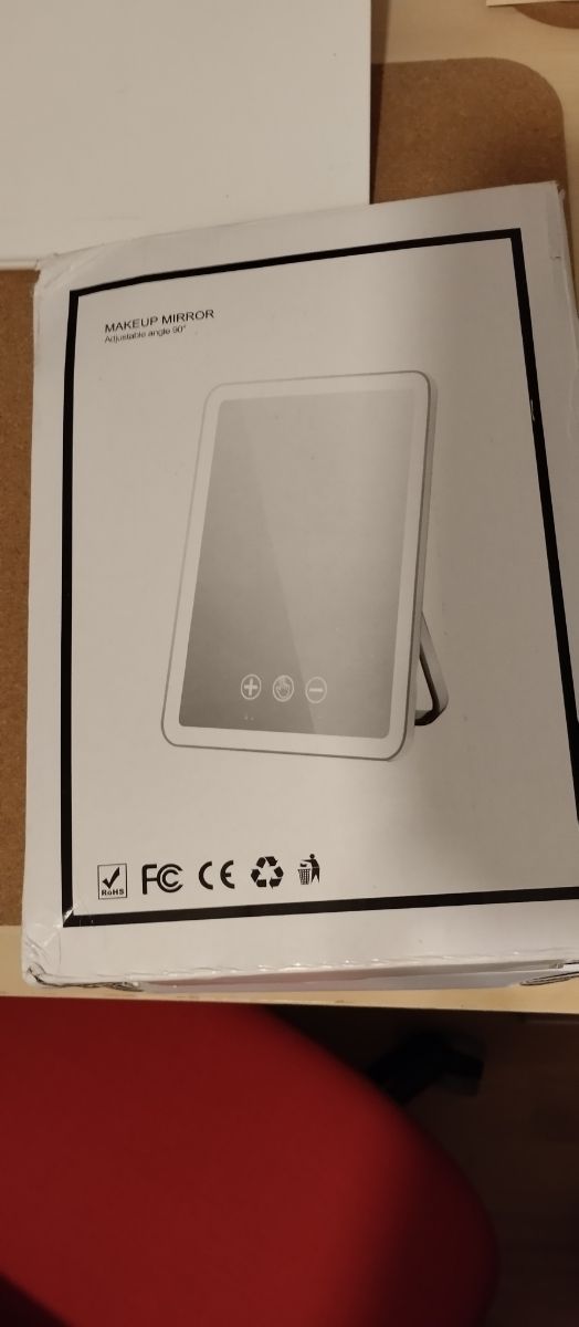 Specchio per il trucco con luce