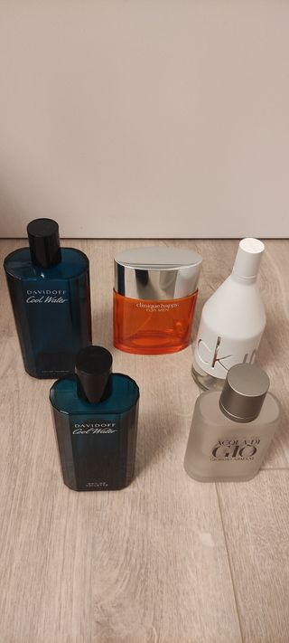 Bottiglie di profumo vuote