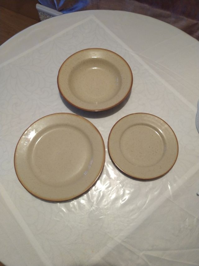 Vajilla color marrón