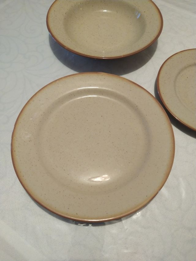 Vajilla color marrón