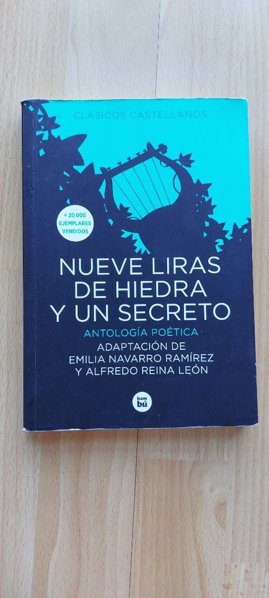 Nueve liras de hiedra y un secreto