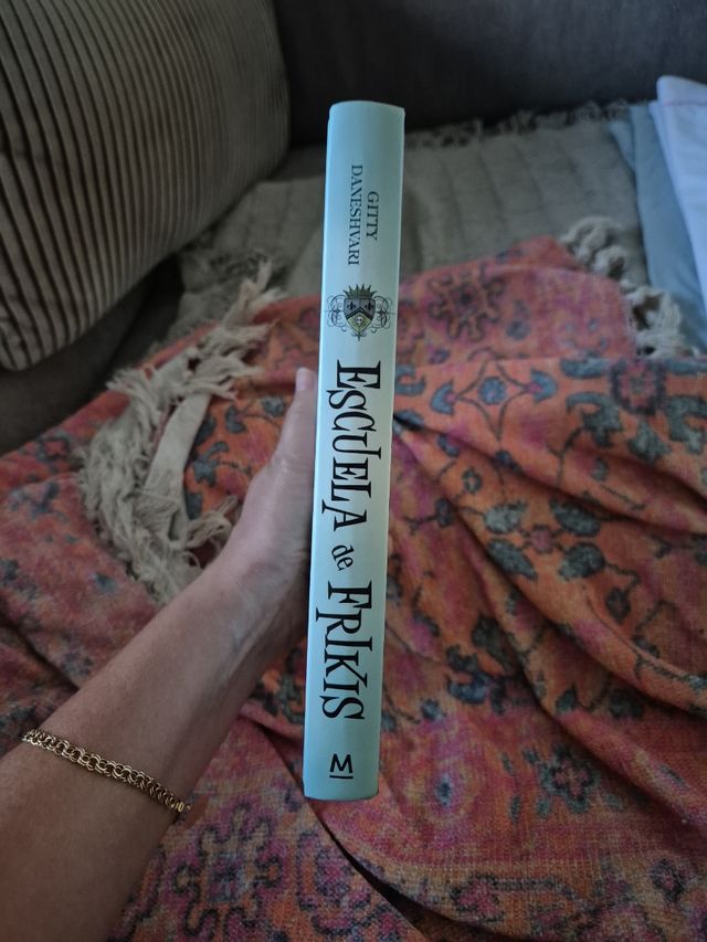 Libro tapa dura Escuela de Frikis