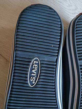 ZAPATILLA LEVIS TALLA 40