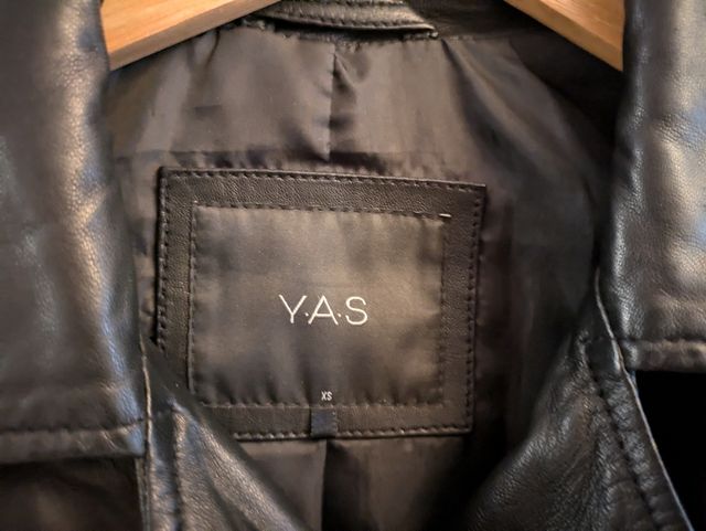 Cazadora de cuero con flecos