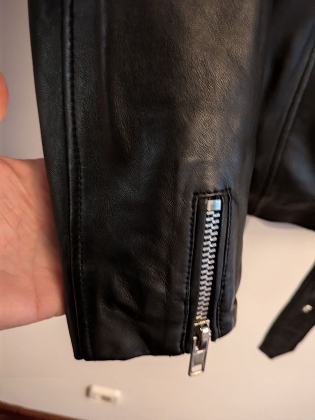 Cazadora de cuero con flecos