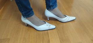 ZAPATOS DE TACON BLANCOS. Talla 38