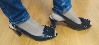 ZAPATOS DE TACON DE PIEL. Talla 38