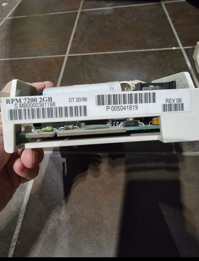 Disco duro SCSI Seagate Barracuda 2.1 gb