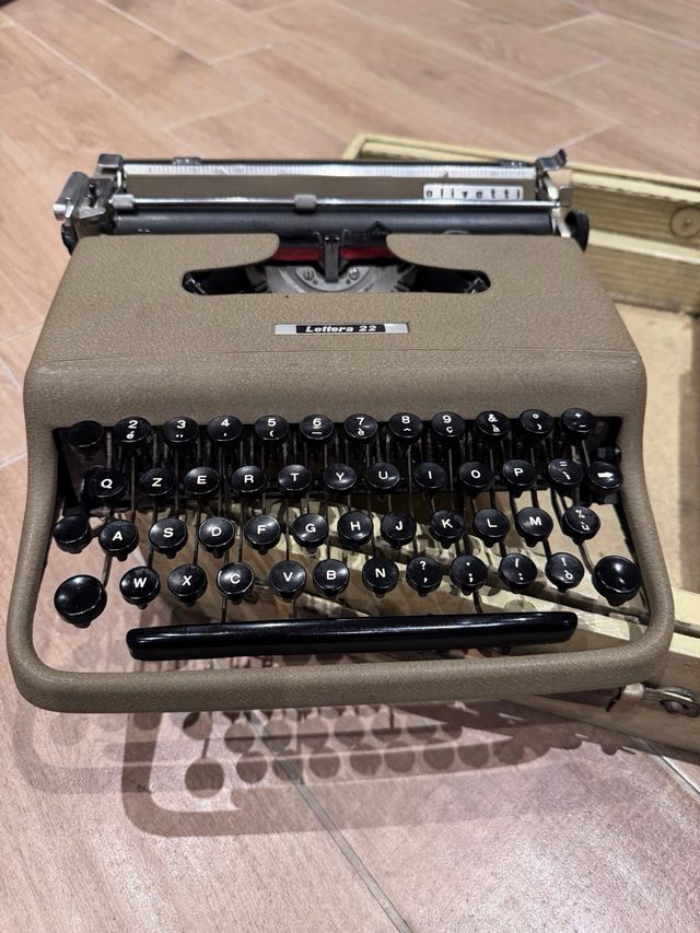 Olivetti Lettera 22 Goffrata