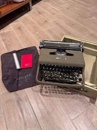 Olivetti Lettera 22 Goffrata