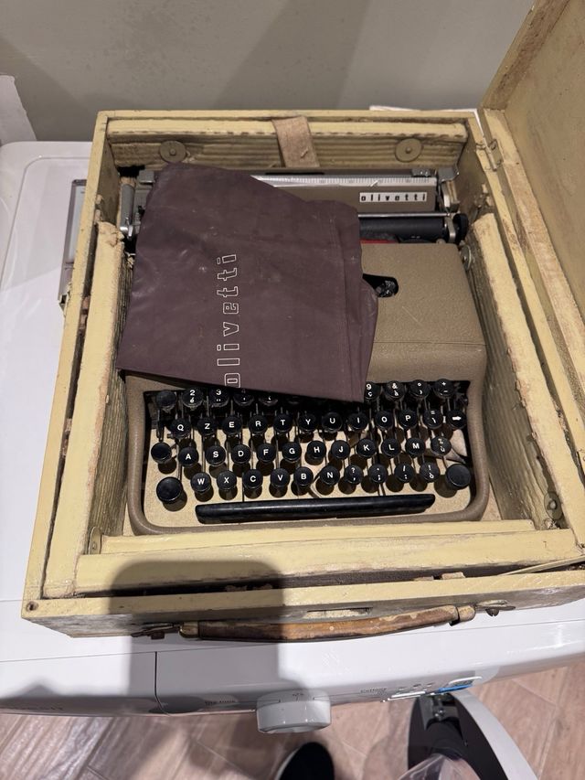 Olivetti Lettera 22 Goffrata