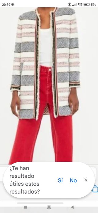 Abrigo de ZARA con motivos étnicos