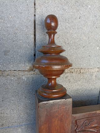 Cabecero de nogal antiguo