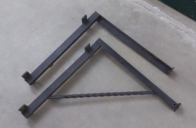 2 escuadras de hierro forjado 60 x 60 cm
