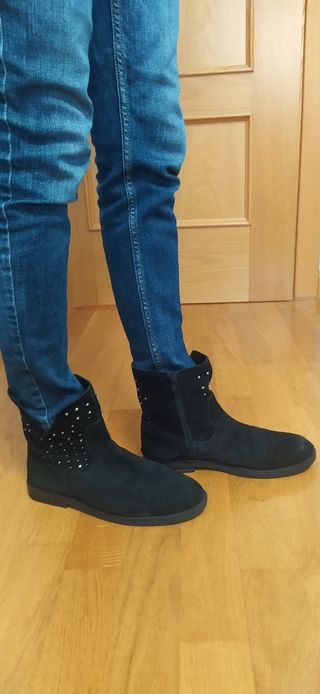 BOTIN NEGRO PIEL DE MUJER. Talla 38