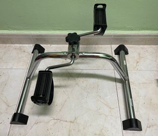 Pedales para ejercitar piernas y brazos