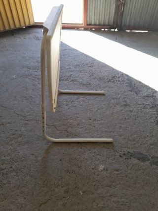 Mesa auxiliar plegable 