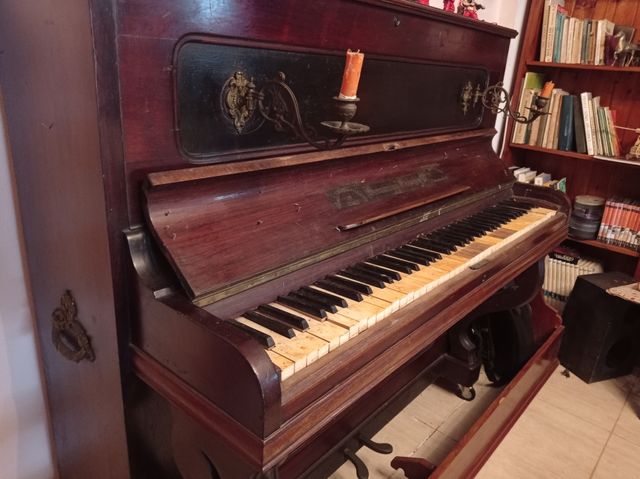 Piano de pared