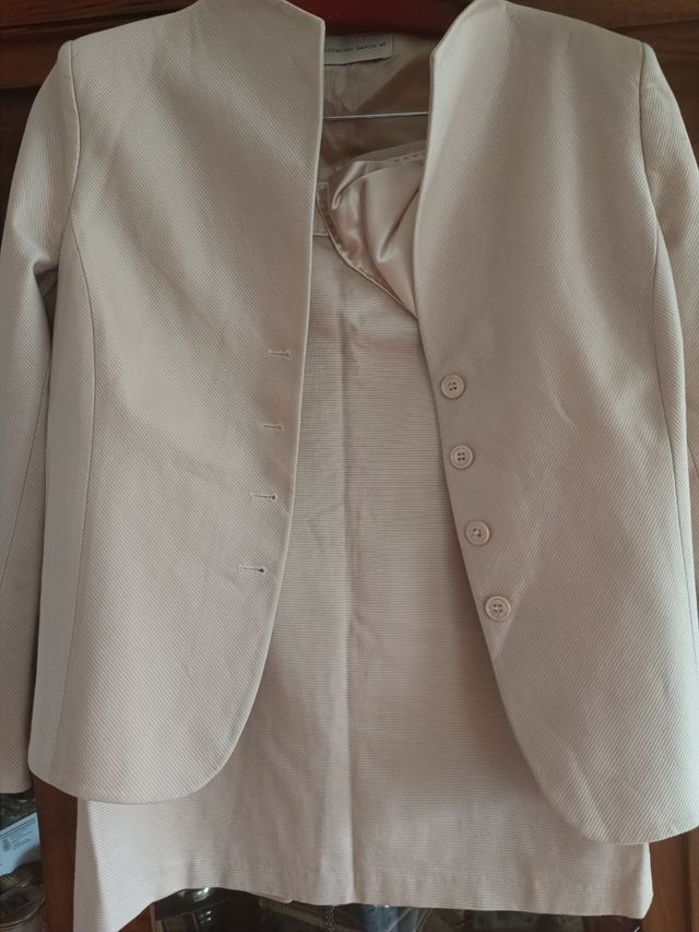 Traje ,imtempora,muy bonito,sin uso