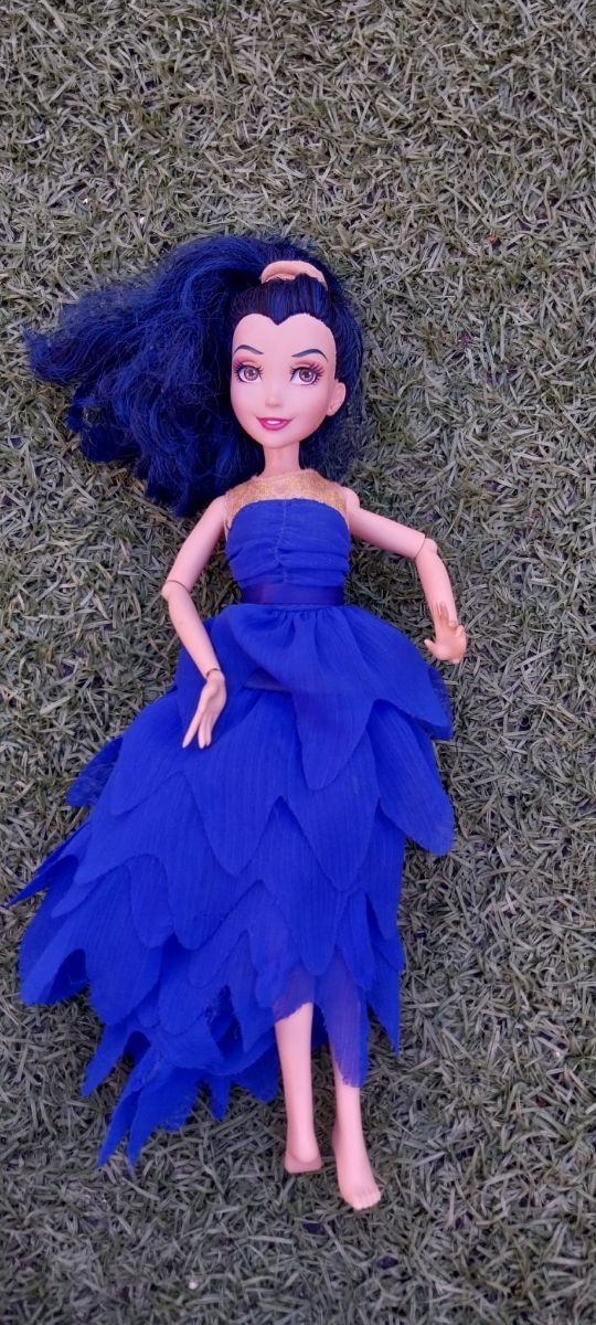 Muñeca de los dencendientes