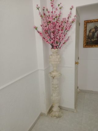 Jarrón de alabastro con columna
