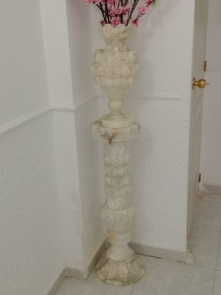 Jarrón de alabastro con columna