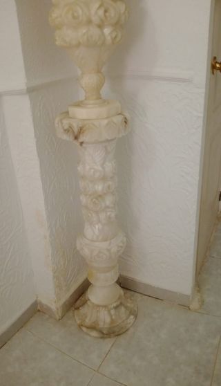 Jarrón de alabastro con columna