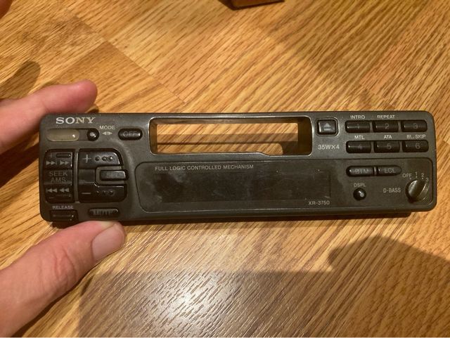 Carátula extraible Radio Cassette