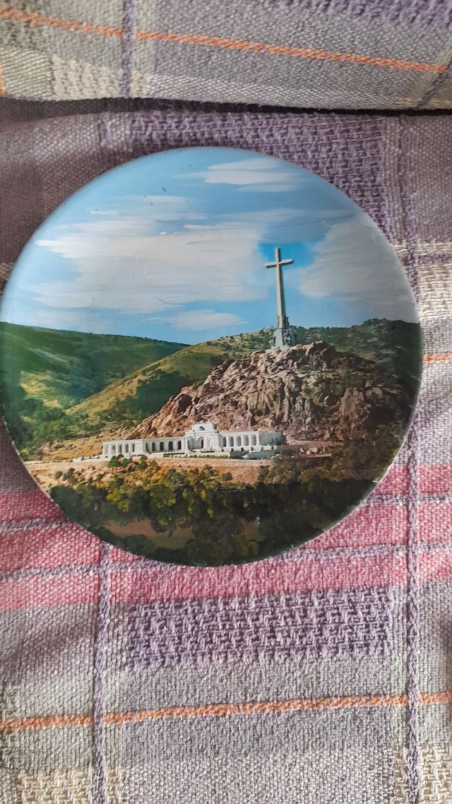 PLATO PLASTICO VALLE DE LOS CAIDOS 