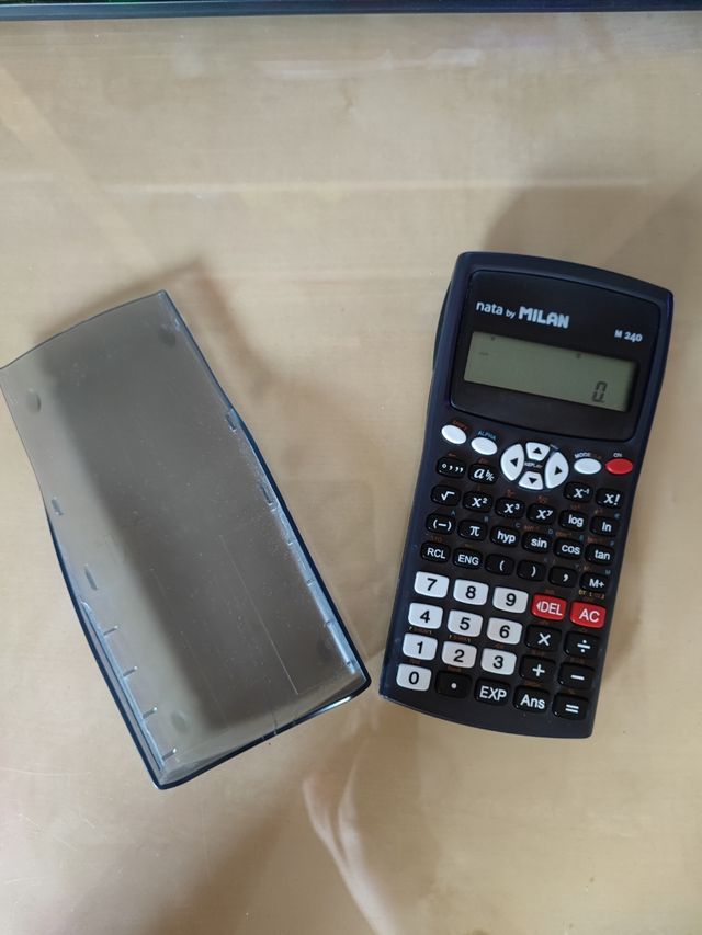 Calculadora nata by Milan m240