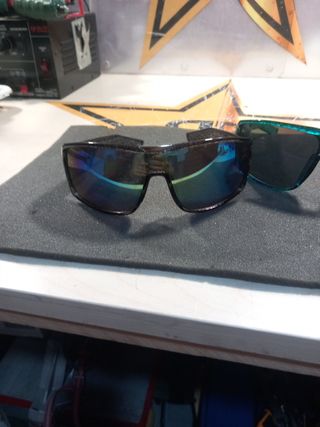 Dos gafas Quiksilver sin usar