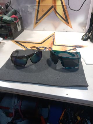 Dos gafas Quiksilver sin usar