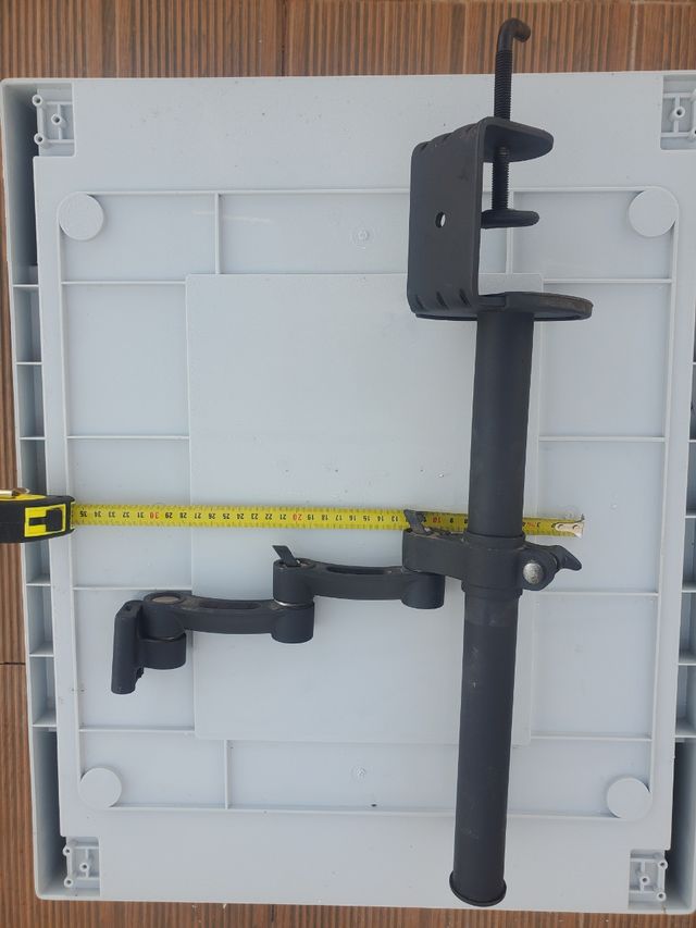 Brazo porta monitores