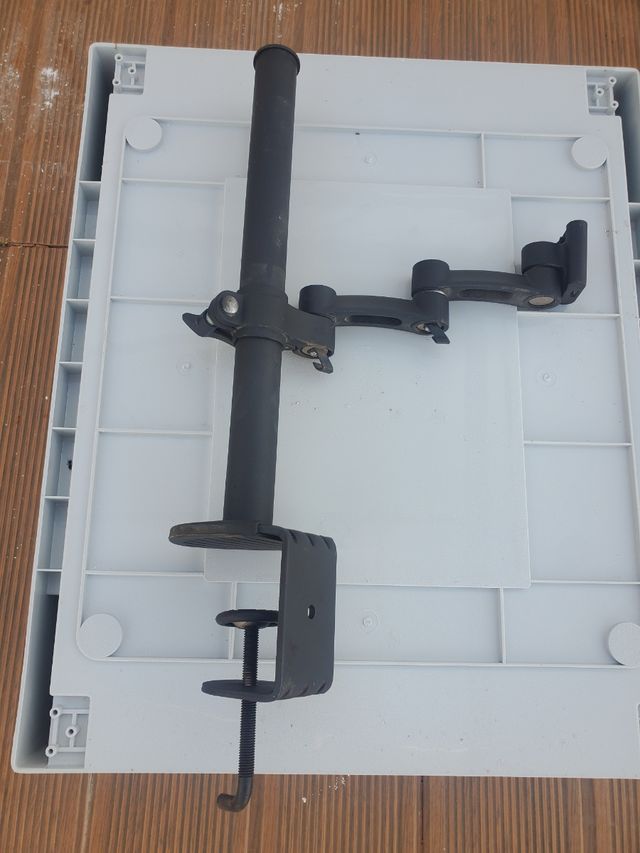 Brazo porta monitores