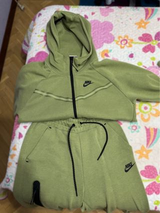 chandal tech nike