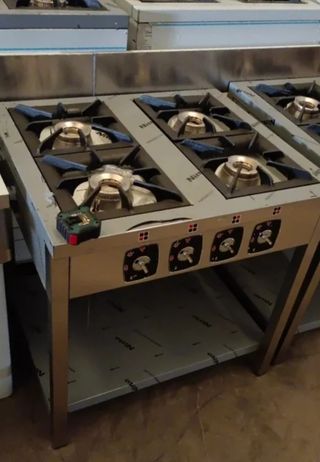 Cocina con soporte a gas industrial